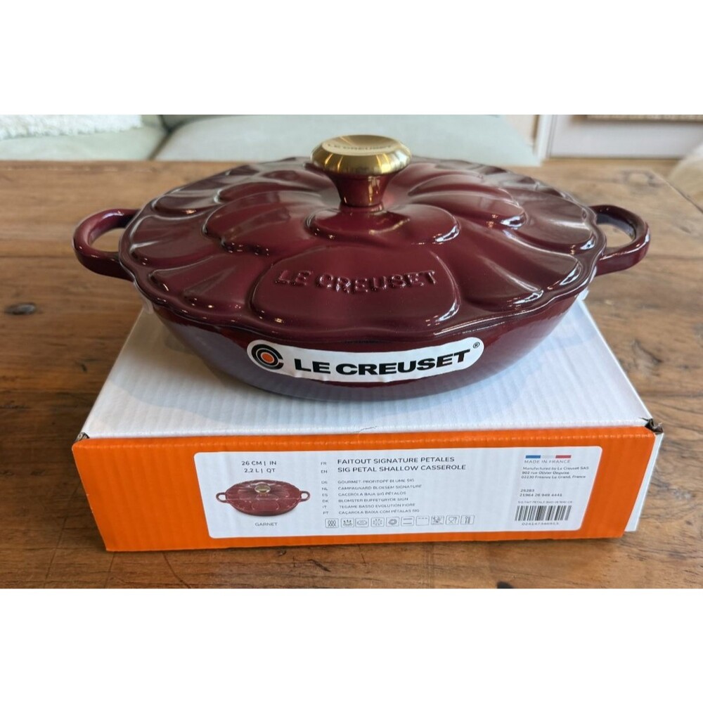 Le Creuset Signature Cast Iron Petal Shallow Casserole 2.25qt Garnet Rhone NEW - Picture 3 of 16